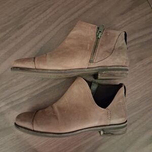 Timberland Men's Chukka Zip Ankle Boots in Taupe Brown